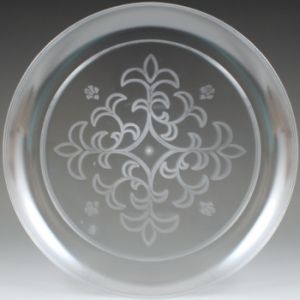 Sovereign Floral Etched 9-inch Clear Plastic Plates